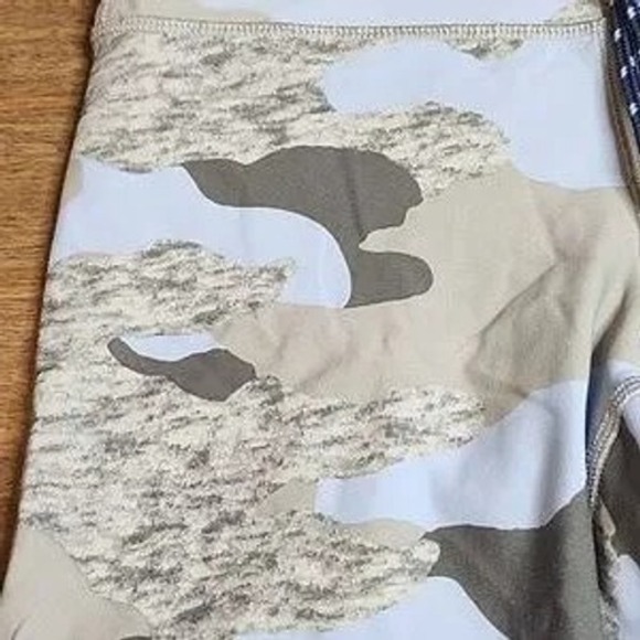 Aerie Camouflage Capri Leggings, Gray and Blue, Womens Size Small - Picture 3 of 9